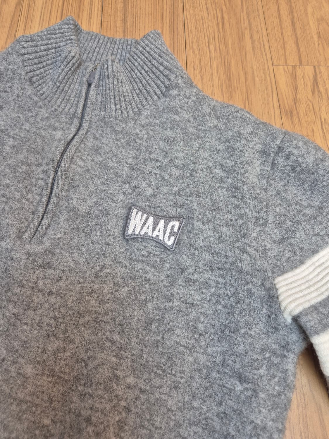 WAAC 아동 하프집업 니트입니다.

- 사이즈: L
- 색상: GYM  상품이미지3