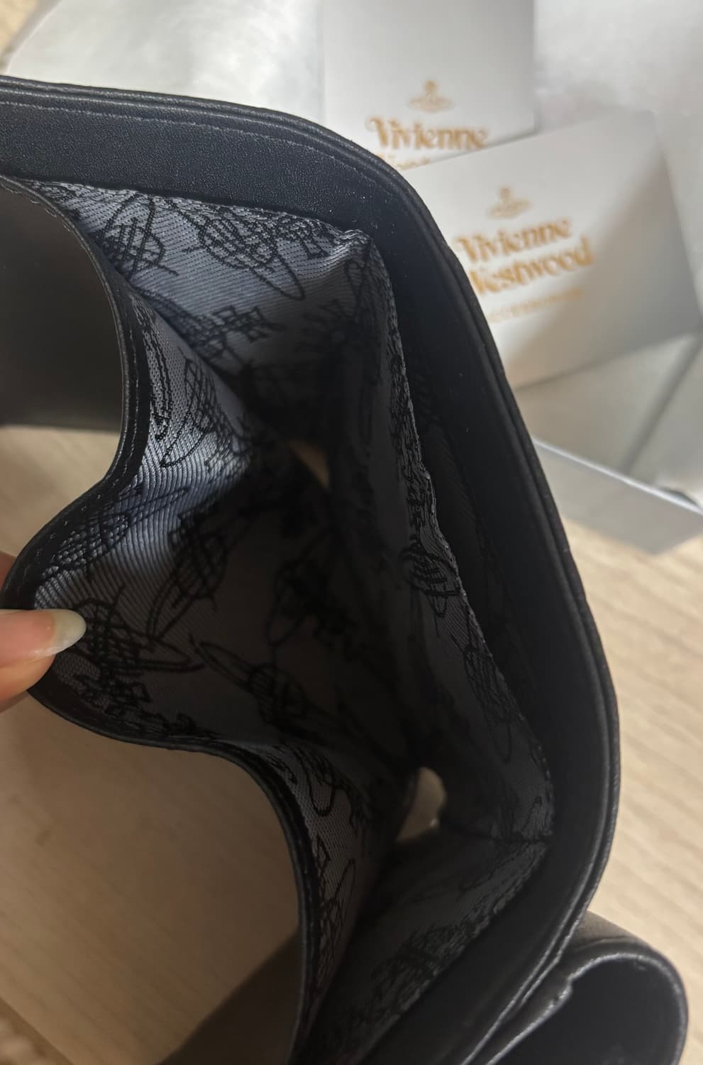 비비안웨스트우드 블랙 은장 반지갑 상품이미지3