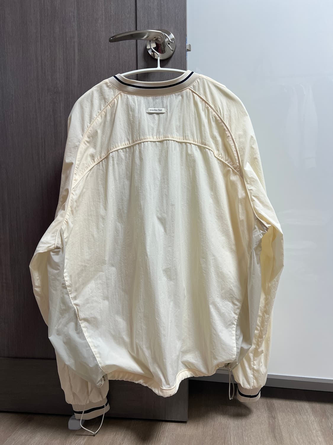 오버듀플레어 나일론 맨투맨 아이보리 상품이미지6