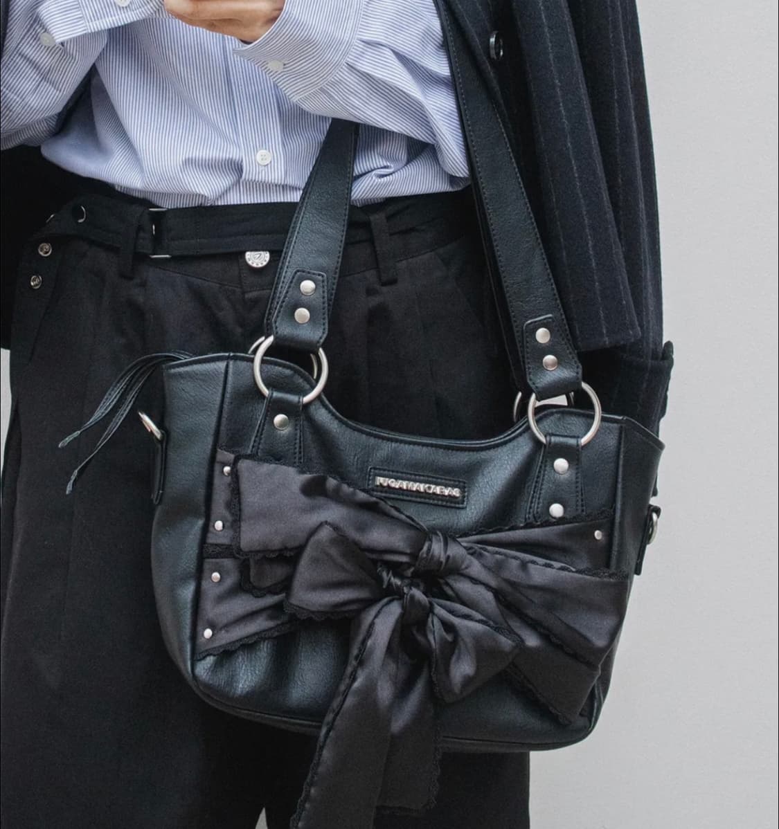 이우가마카라스 레이스 리본 레더 숄더백 상품이미지1