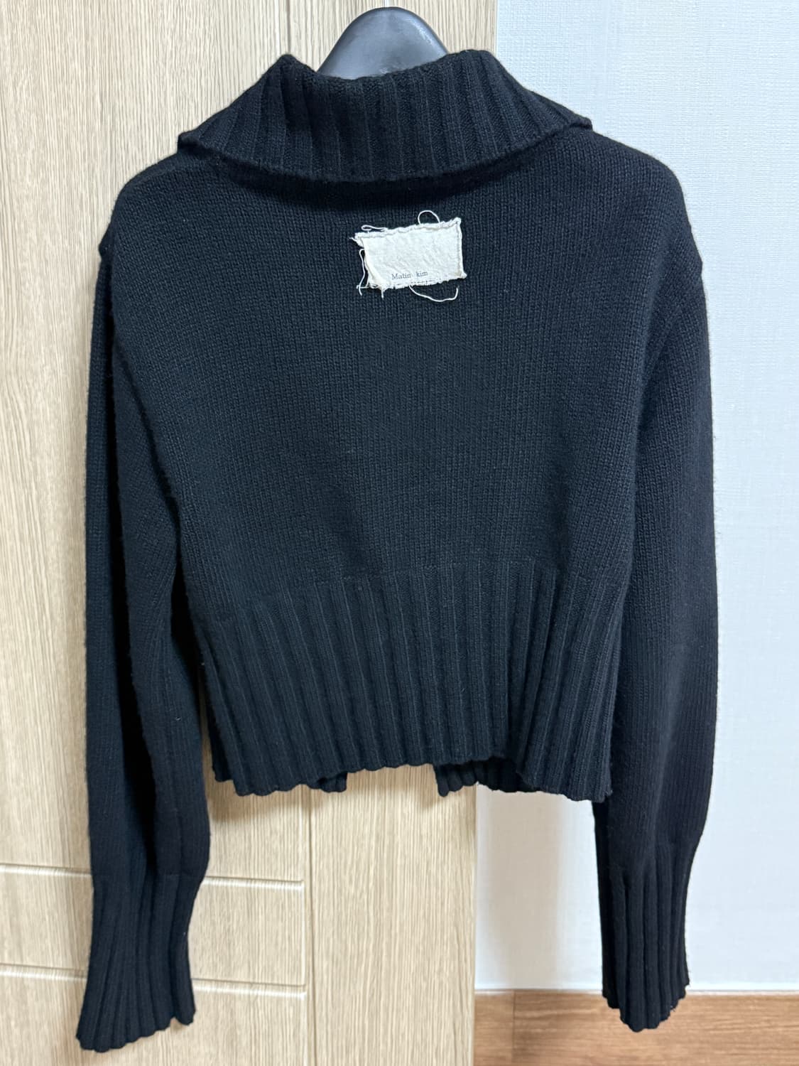 마뗑킴 블랙 크롭 니트 가디건 상품이미지3