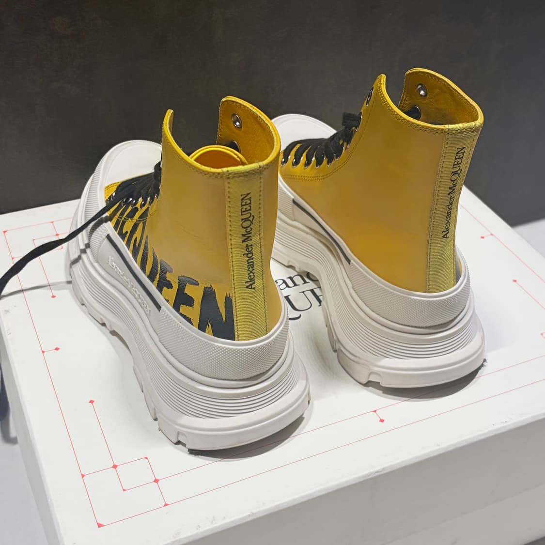 22fw mcqueen 옐로우 하이탑 상품이미지5