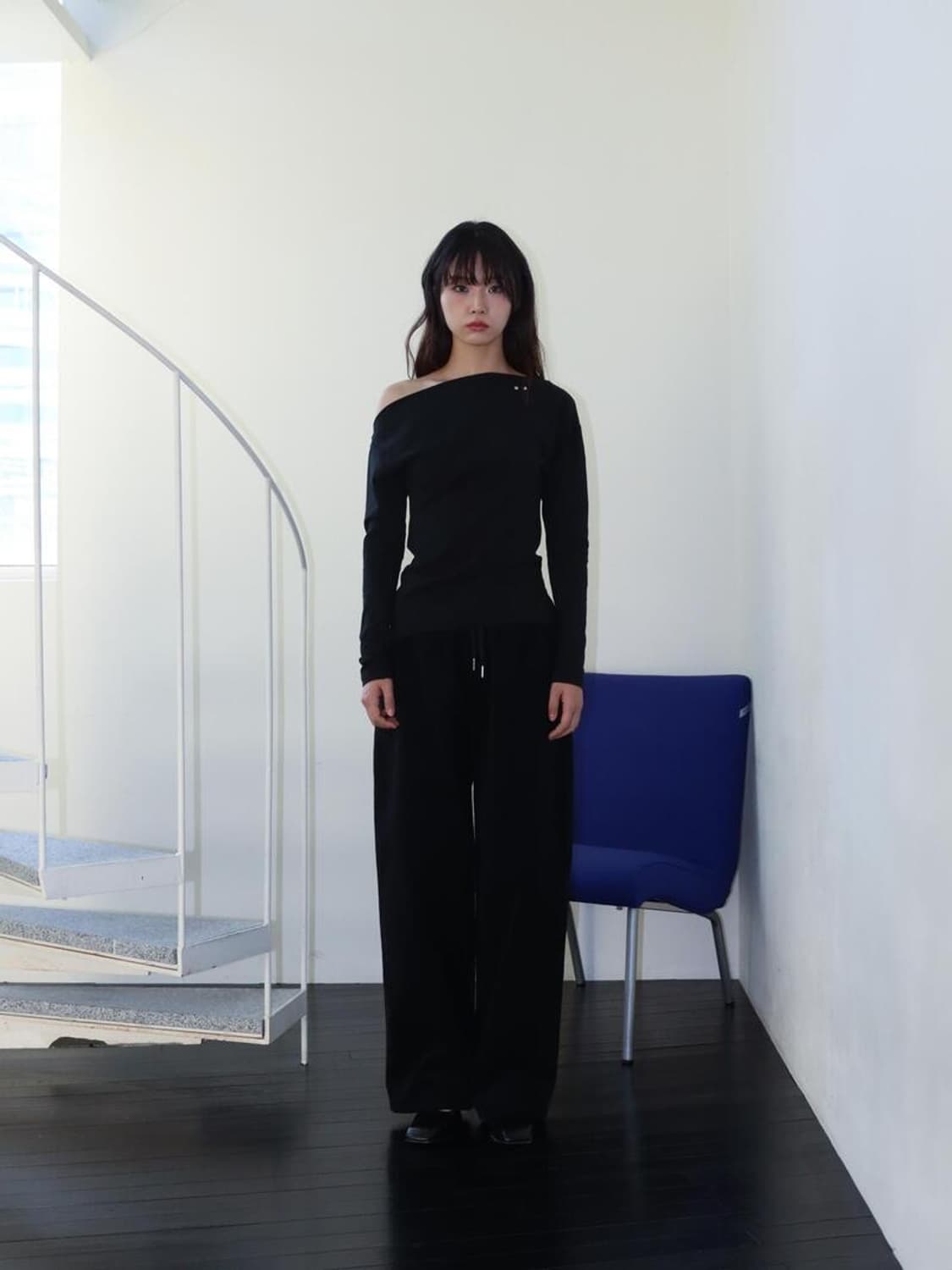 ONSKA ONE-SHOULDER ELASTIC T (BLACK) 상품이미지1