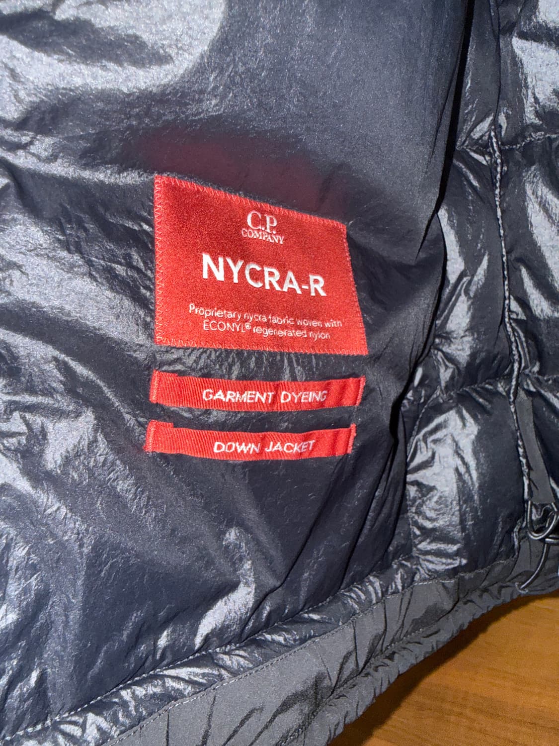 cp컴퍼니 나이크라 패딩 팝니다 상품이미지3