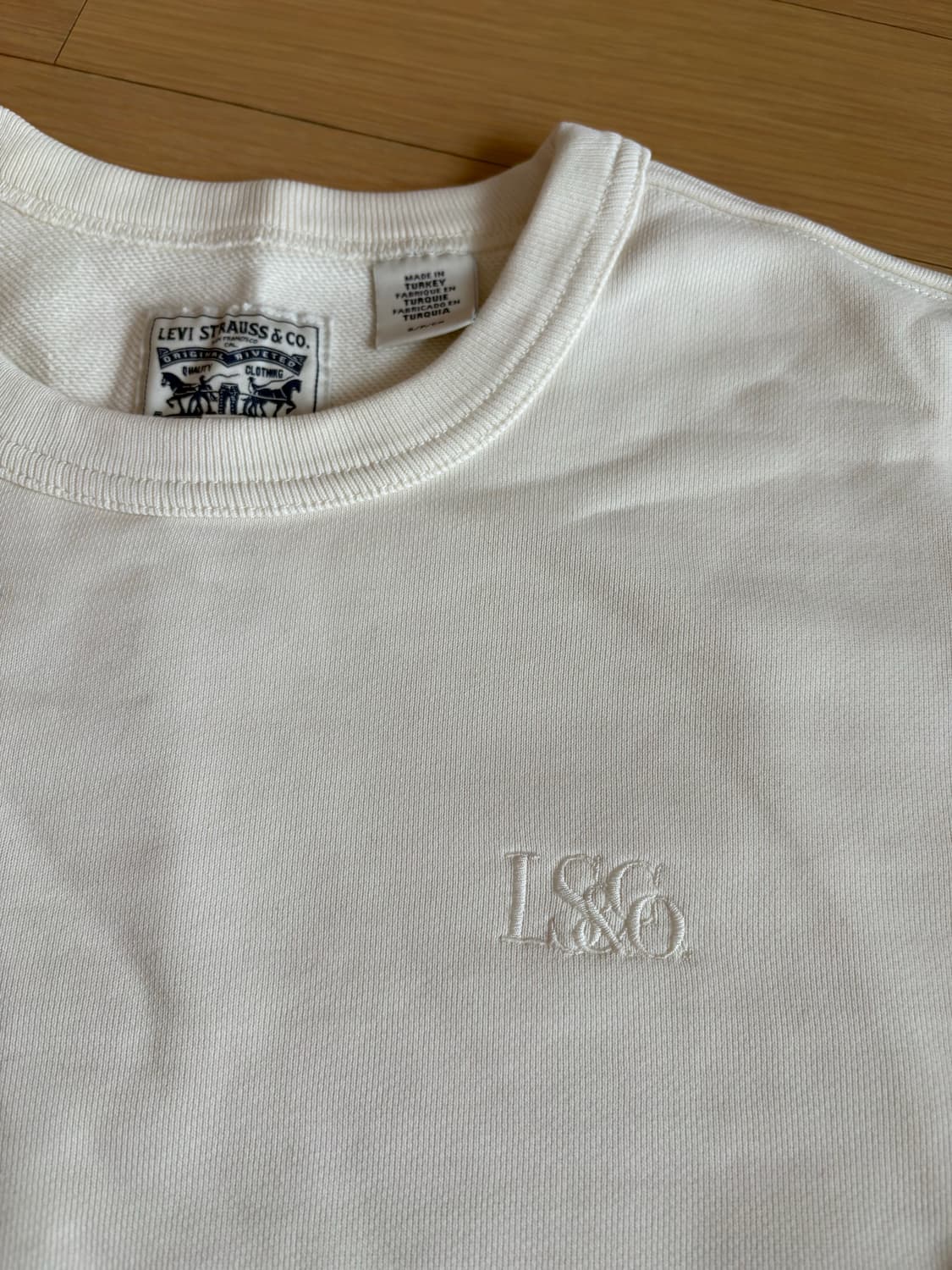 리바이스 아이보리 맨투맨 S  상품이미지2