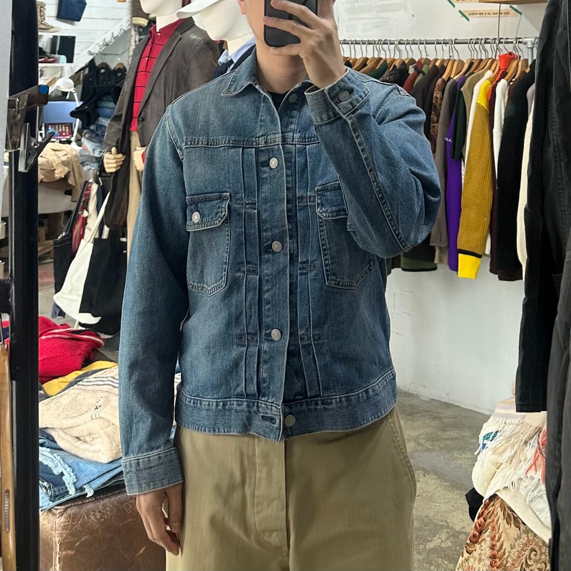 (착용컷) 유니클로 2세대 데님 트러커 자켓 (남성용 100) 상품이미지3