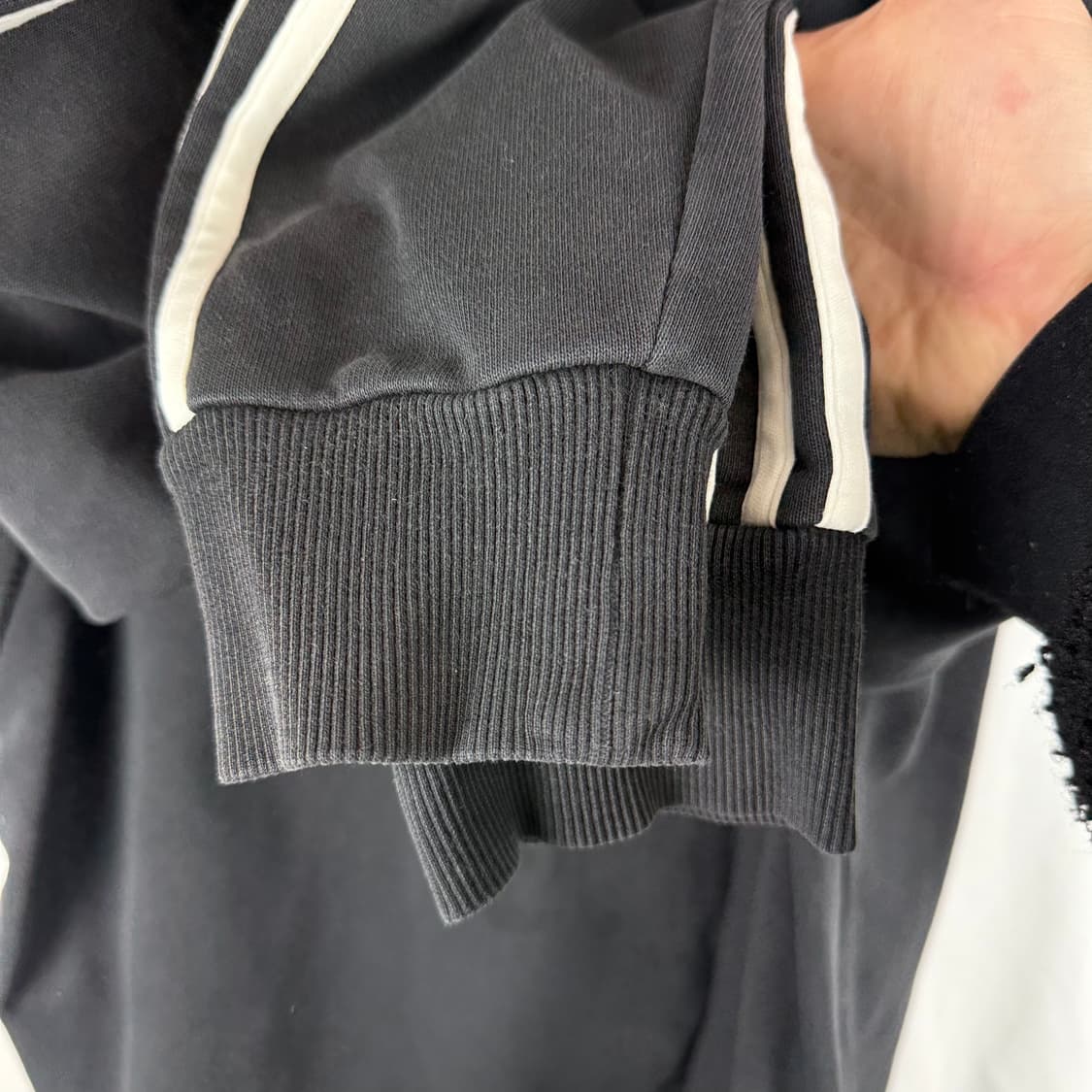 105) 아디다스 삼선 맨투맨 블랙 상품이미지6