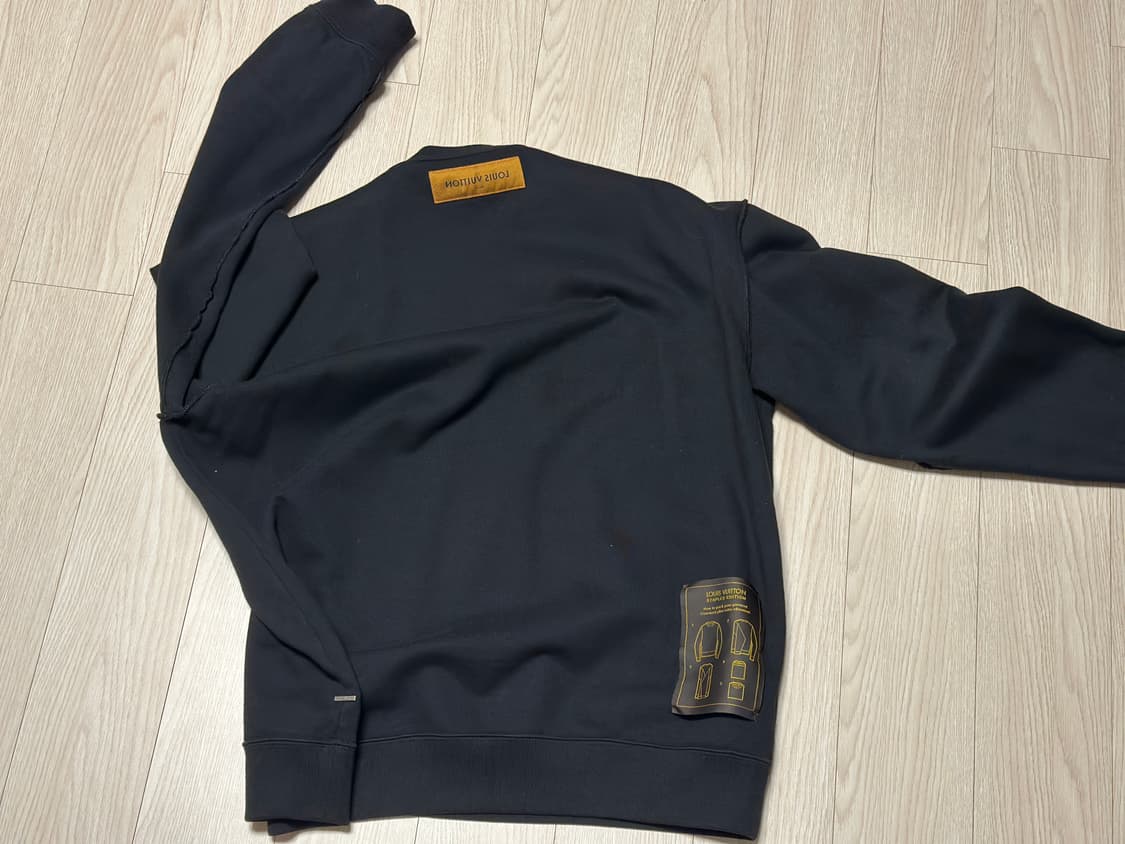 루이비통 인사이드아웃 맨투맨 상품이미지3