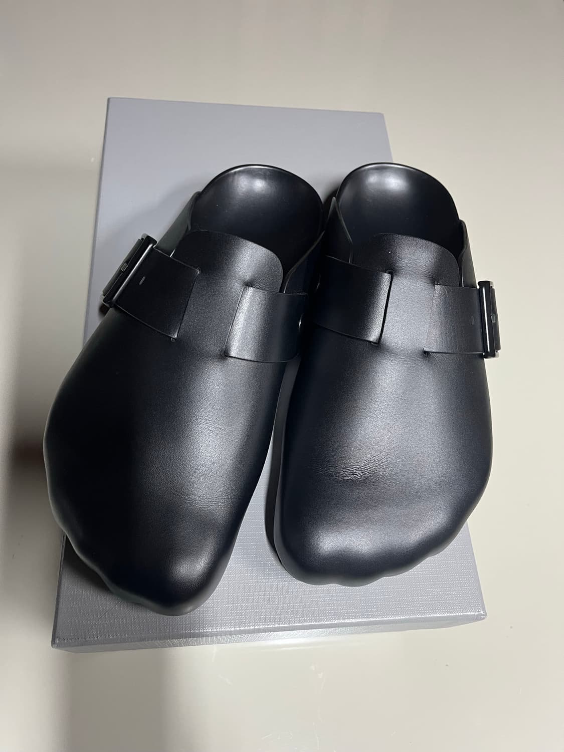 발렌시아가 24ss 선데이 뮬 카프스킨 40사이즈 상품이미지1