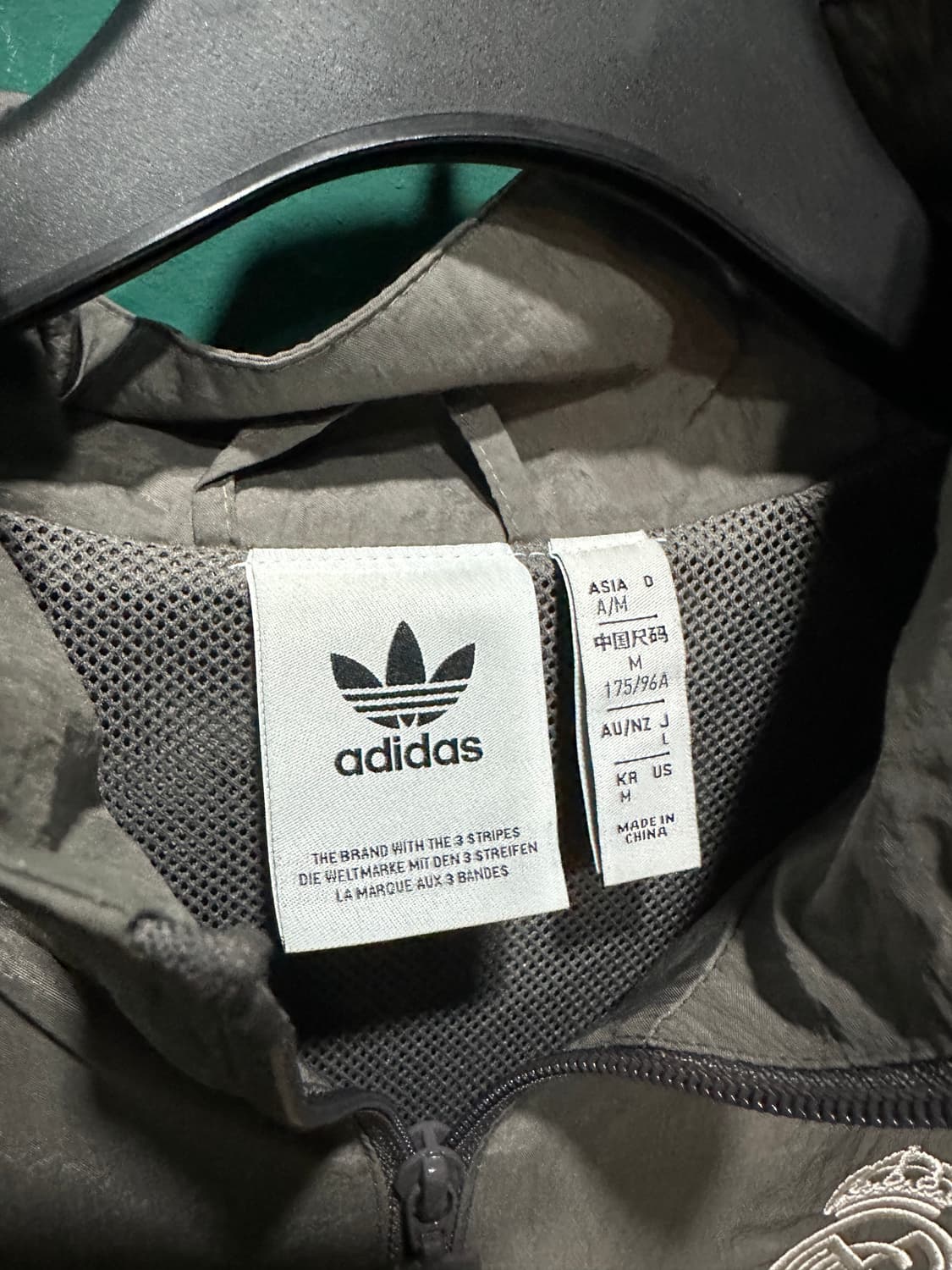 아디다스 레알마드리드 바람막이 실측100 상품이미지3