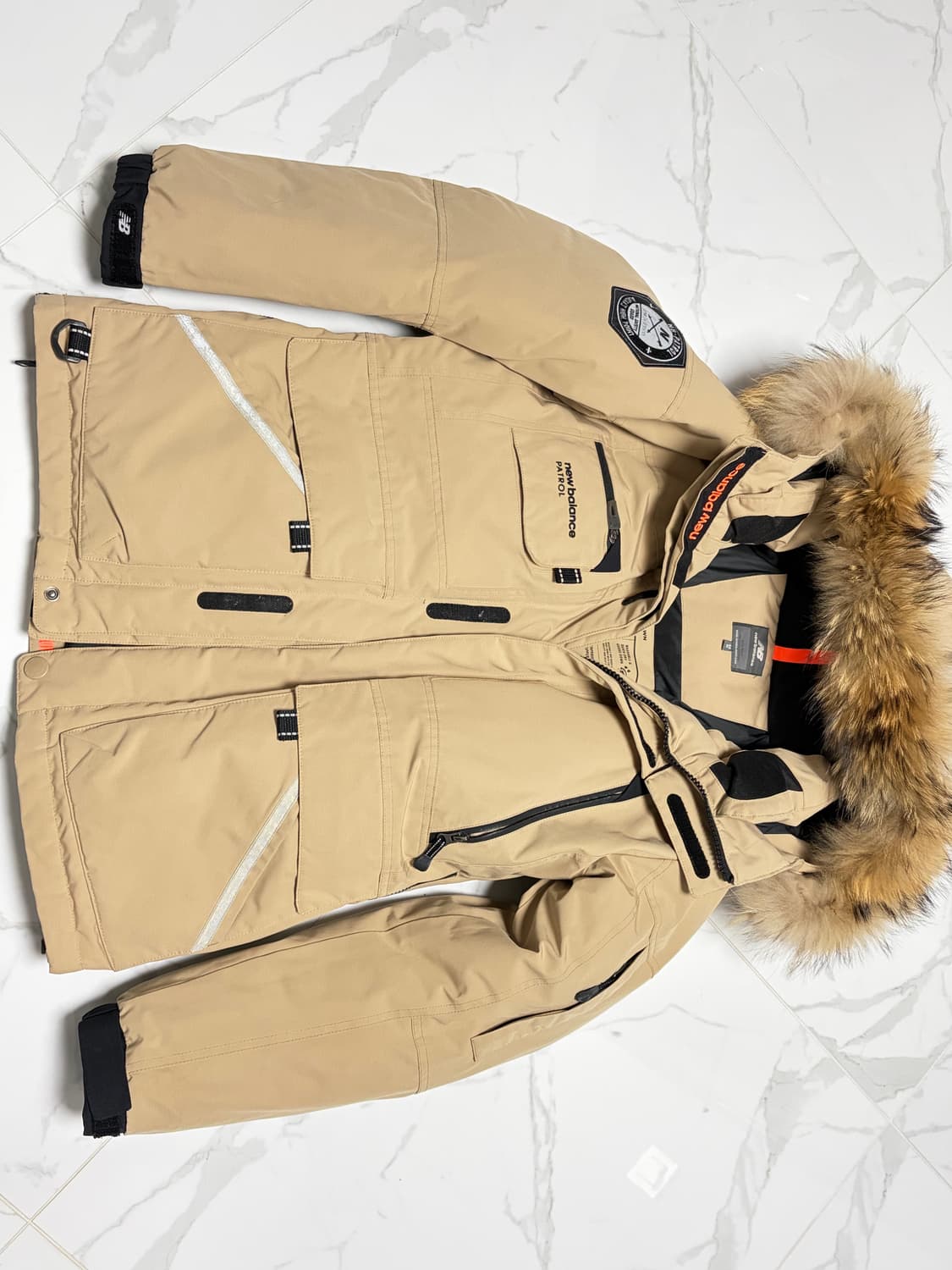 뉴발라스 구스다운 패딩 M 95 사이즈 팔아요 상품이미지1