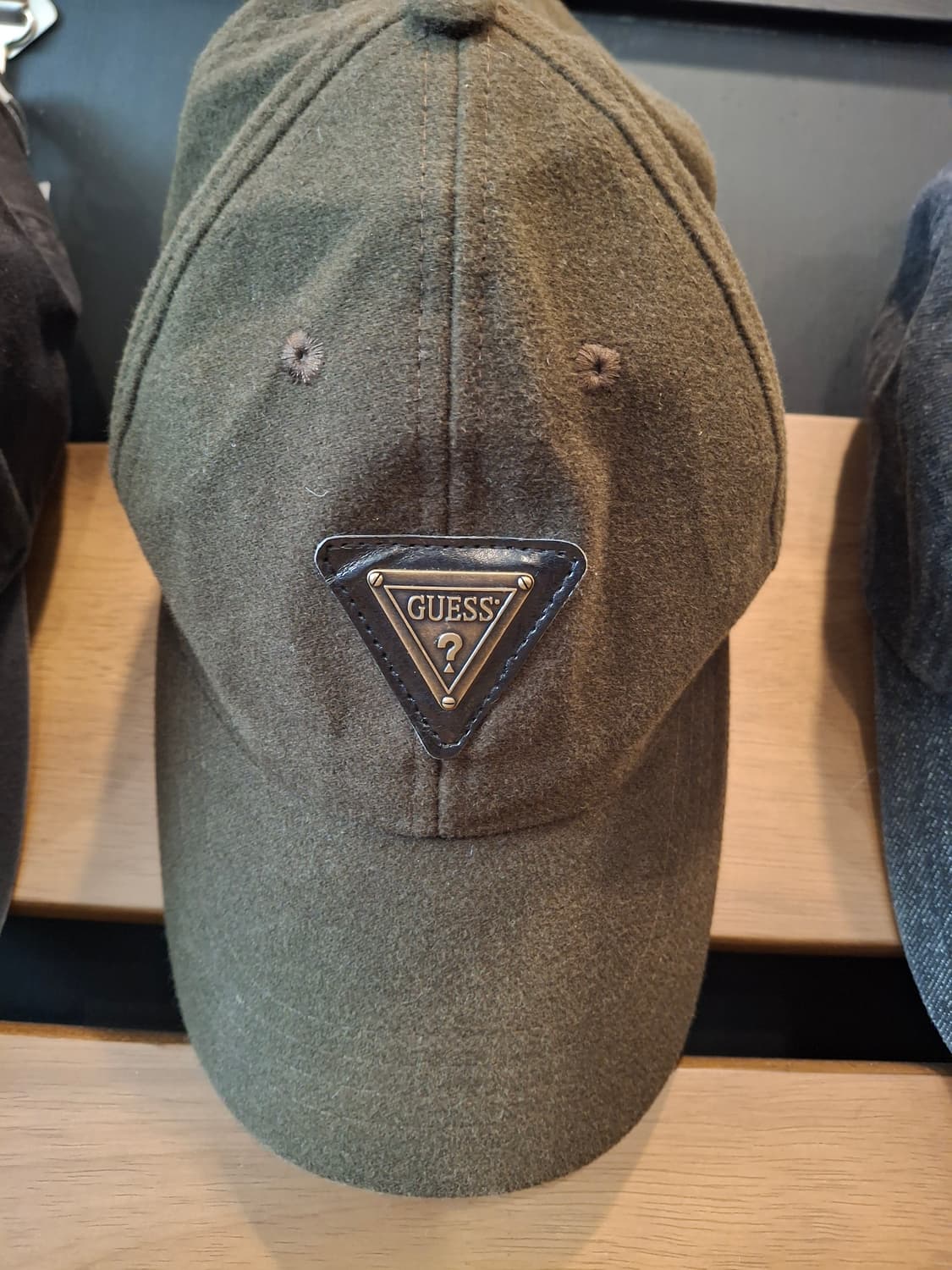 (마지막특가) 게스 볼캡 상품이미지1