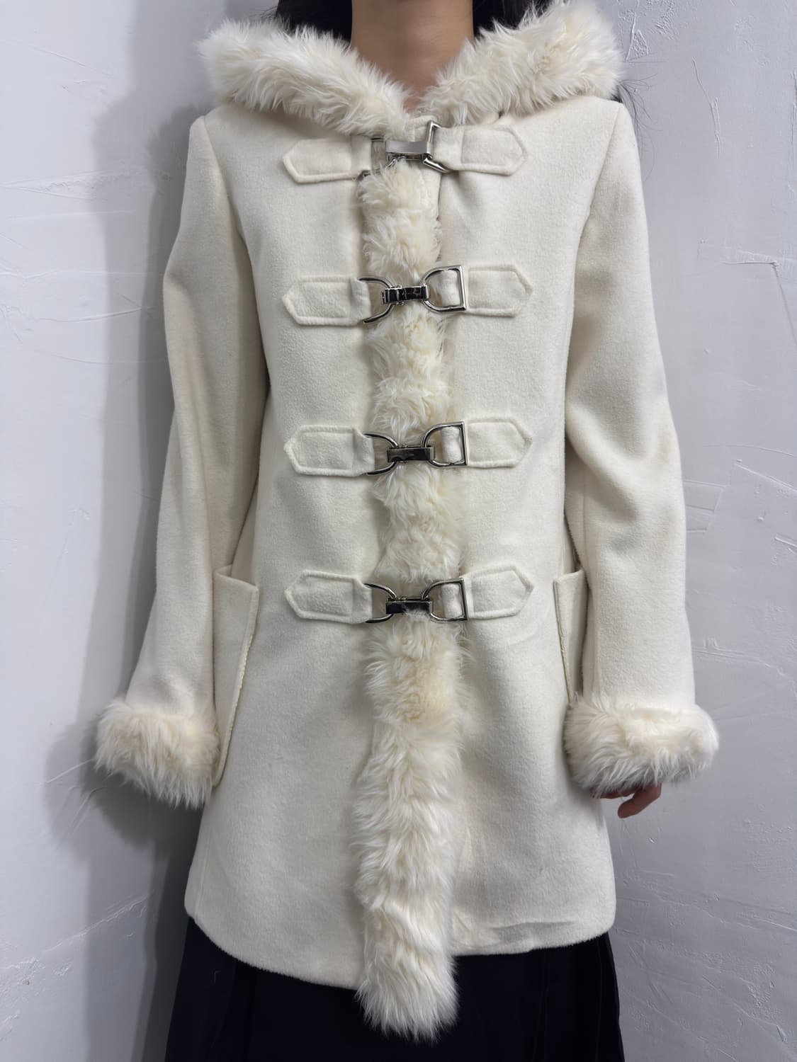 white fur hood buckle coat 상품이미지6