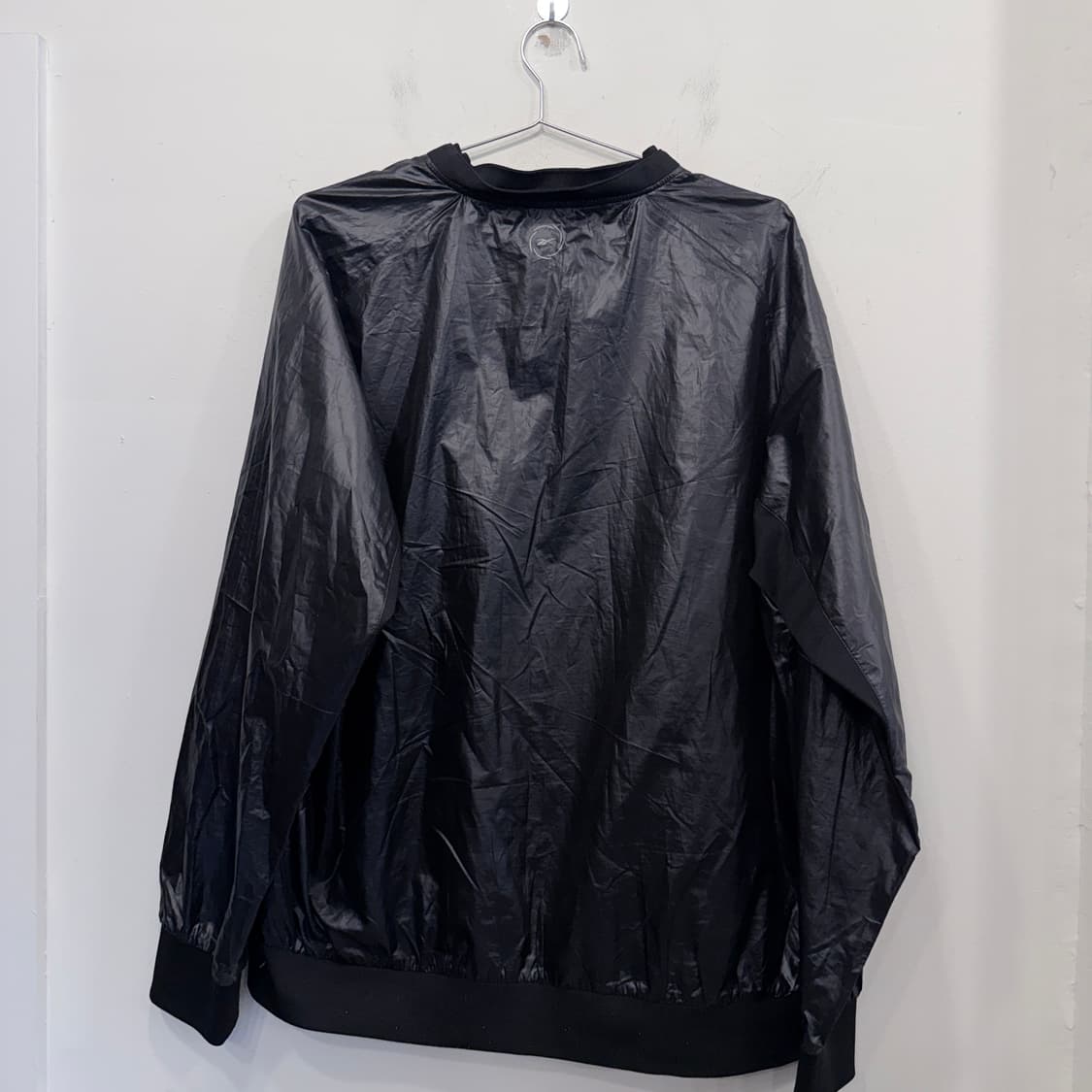 리복 브이넥 나일론 맨투맨 상품이미지4