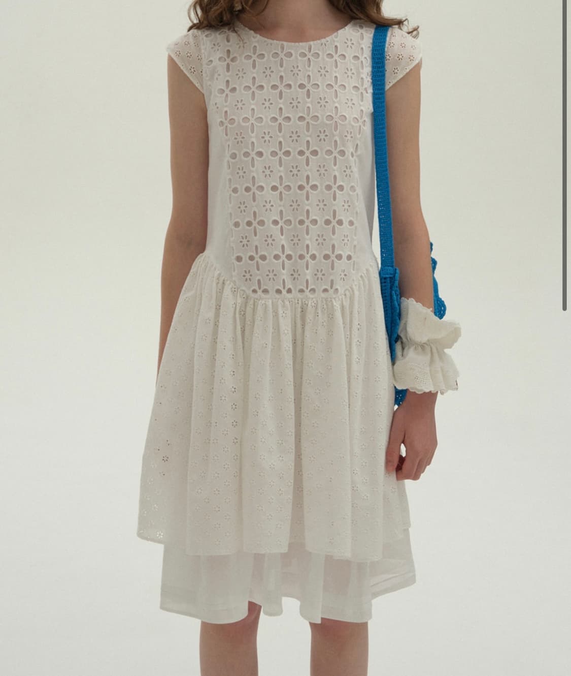 (무료배송) 클로르 BIG EYELET GATHER DRESS WHITE 상품이미지2