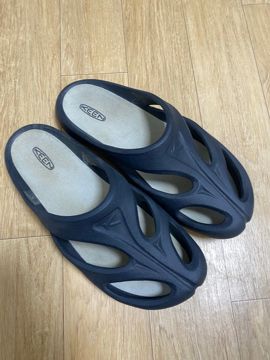 킨 샨티 슬라이드 블랙 아이리스 270 팝니다 상품이미지2