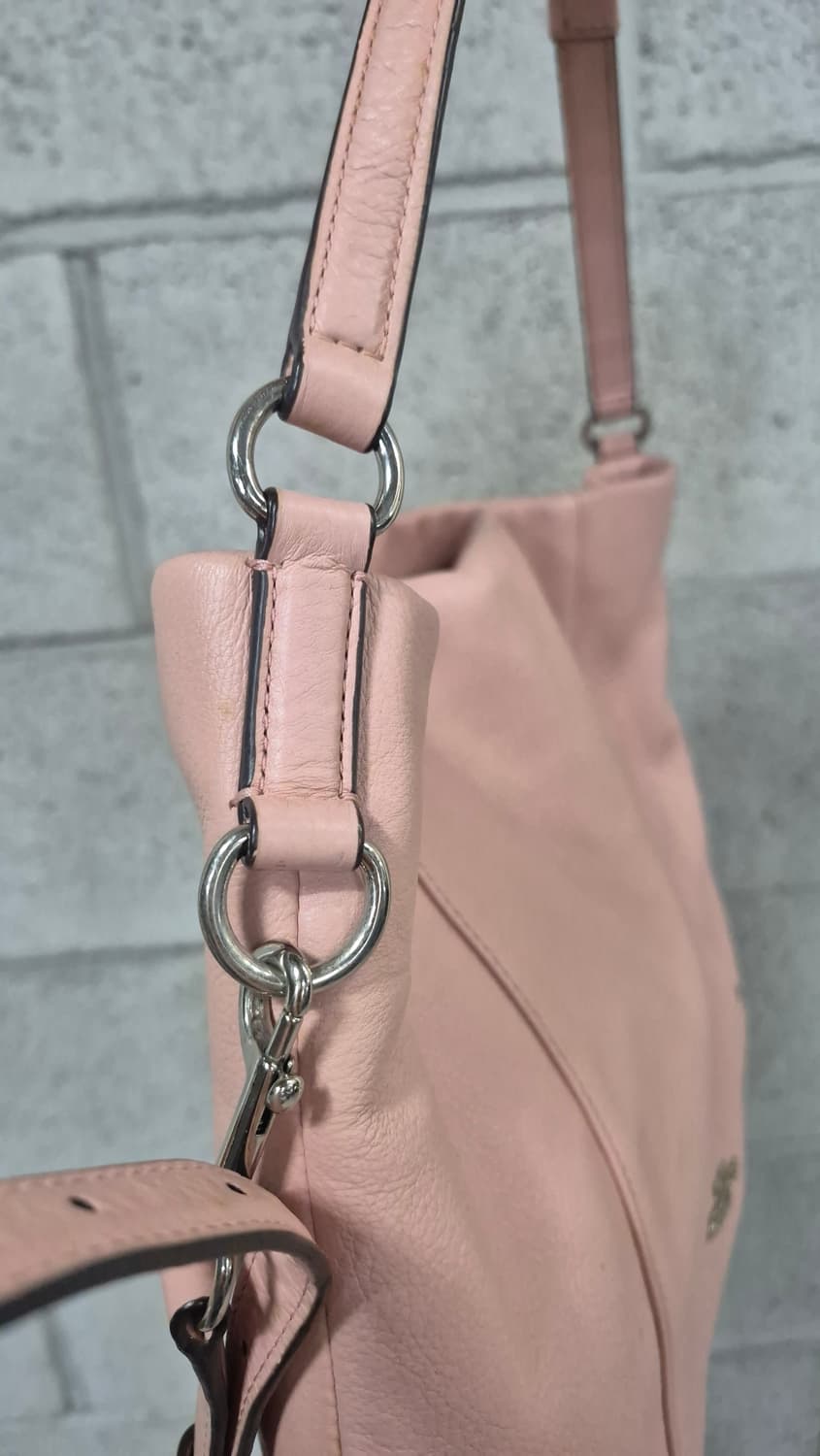 코치 페블 레더 컨버터블 숄더백  상품이미지7