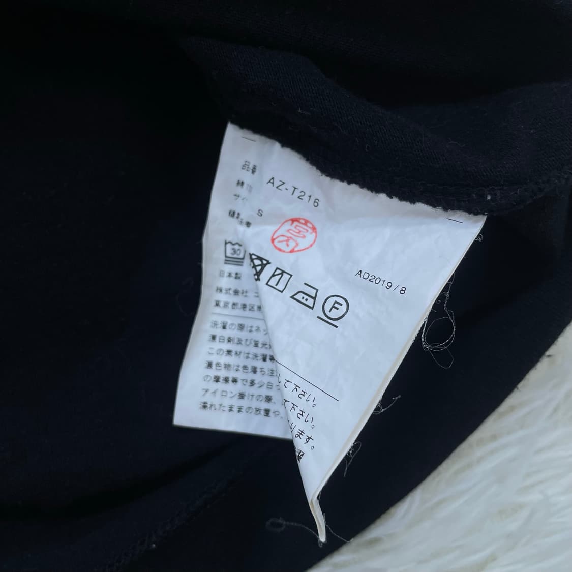 꼼데가르송 하트 골드 와펜 반팔티 블랙 상품이미지4