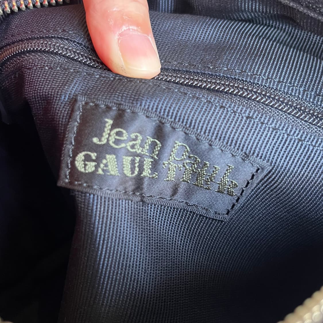 장폴고티에 페더 패턴 미니 토트백 상품이미지10