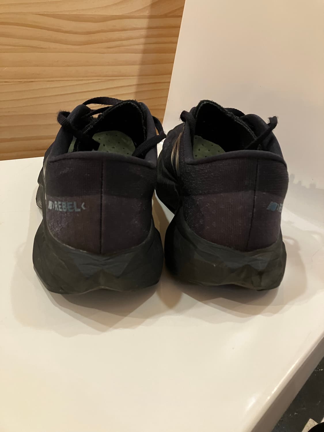 뉴발란스 러닝화 퓨어셀 레벨 v4 블랙 그래픽 상품이미지6