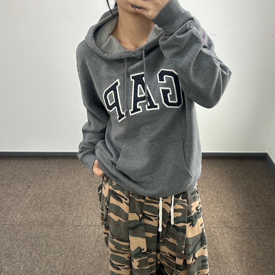 Gap 갭 차콜 로고 그레이 후드티 상품이미지2