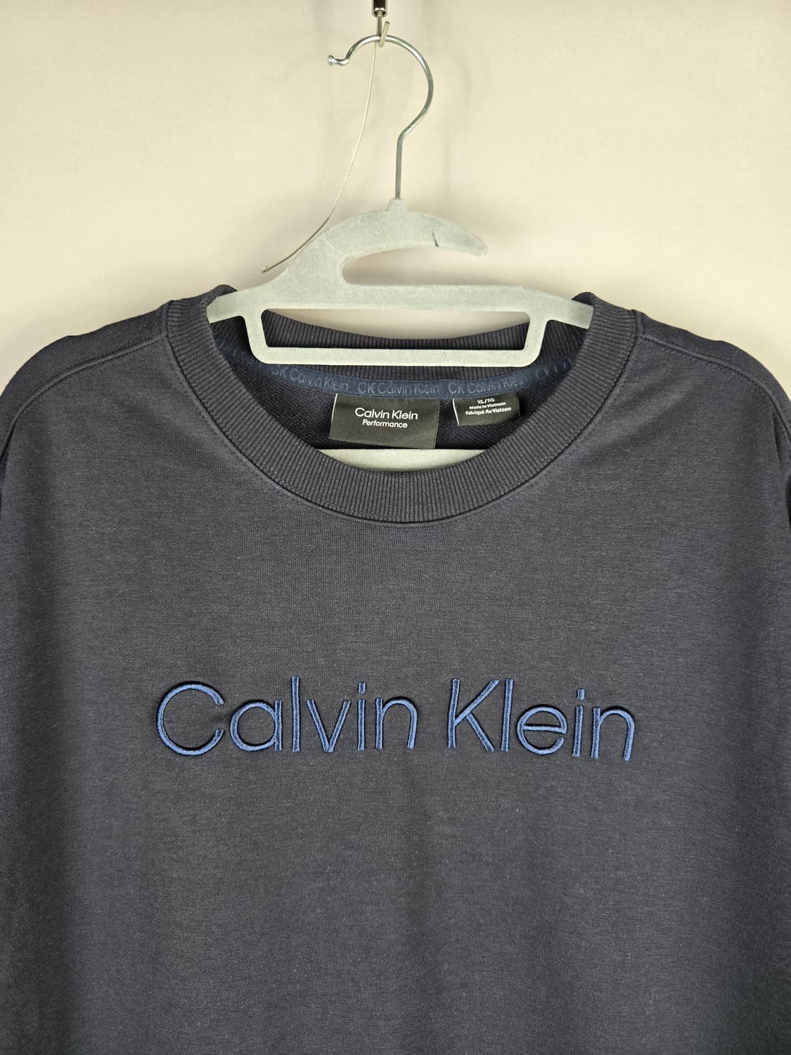 [무료배송]CK 캘빈클라인 XL 남성 퍼포먼스 맨투맨 네이비 상품이미지2