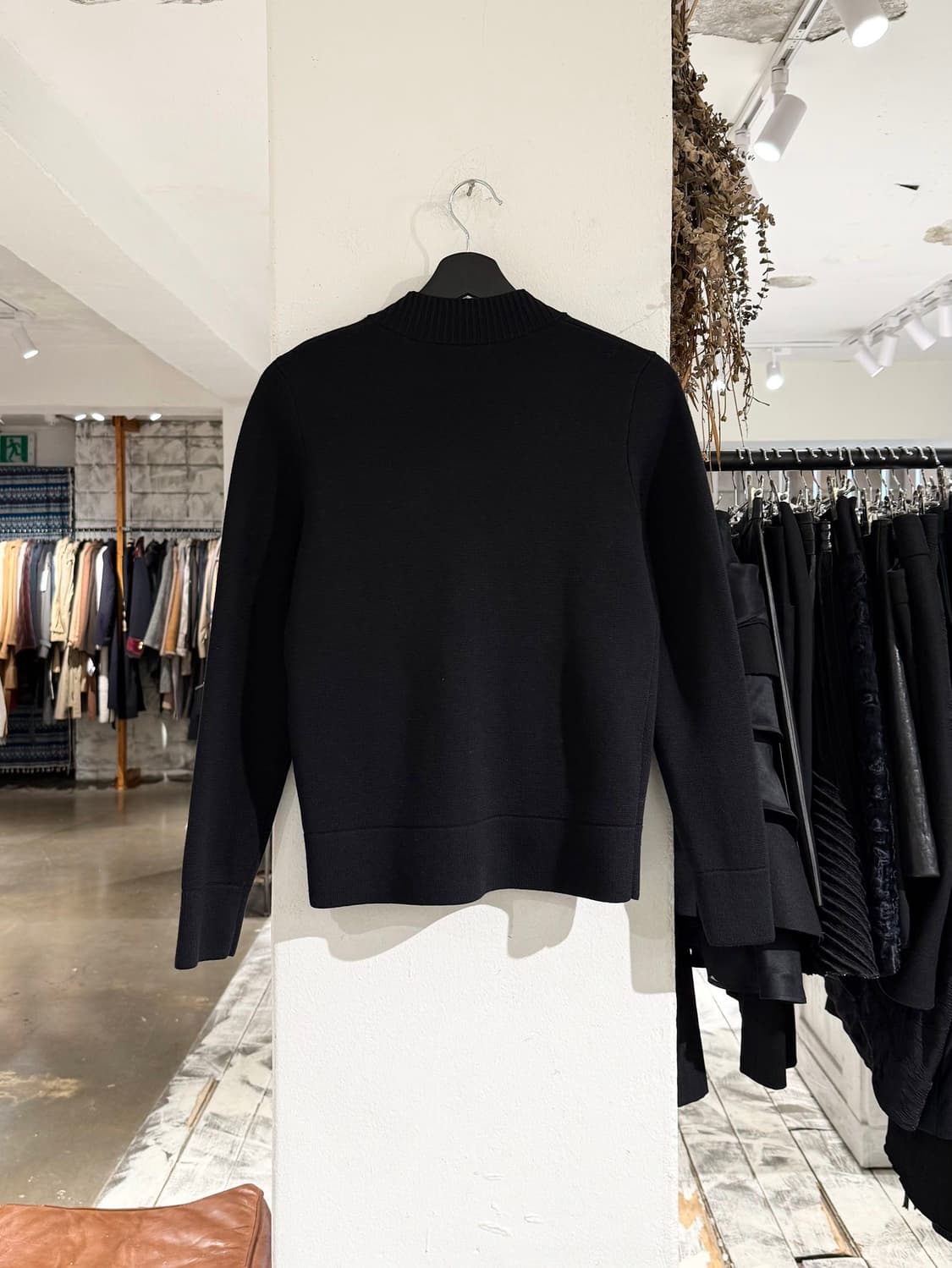 샤넬 유니폼 블랙 패치 로고 니트 집업 상품이미지6