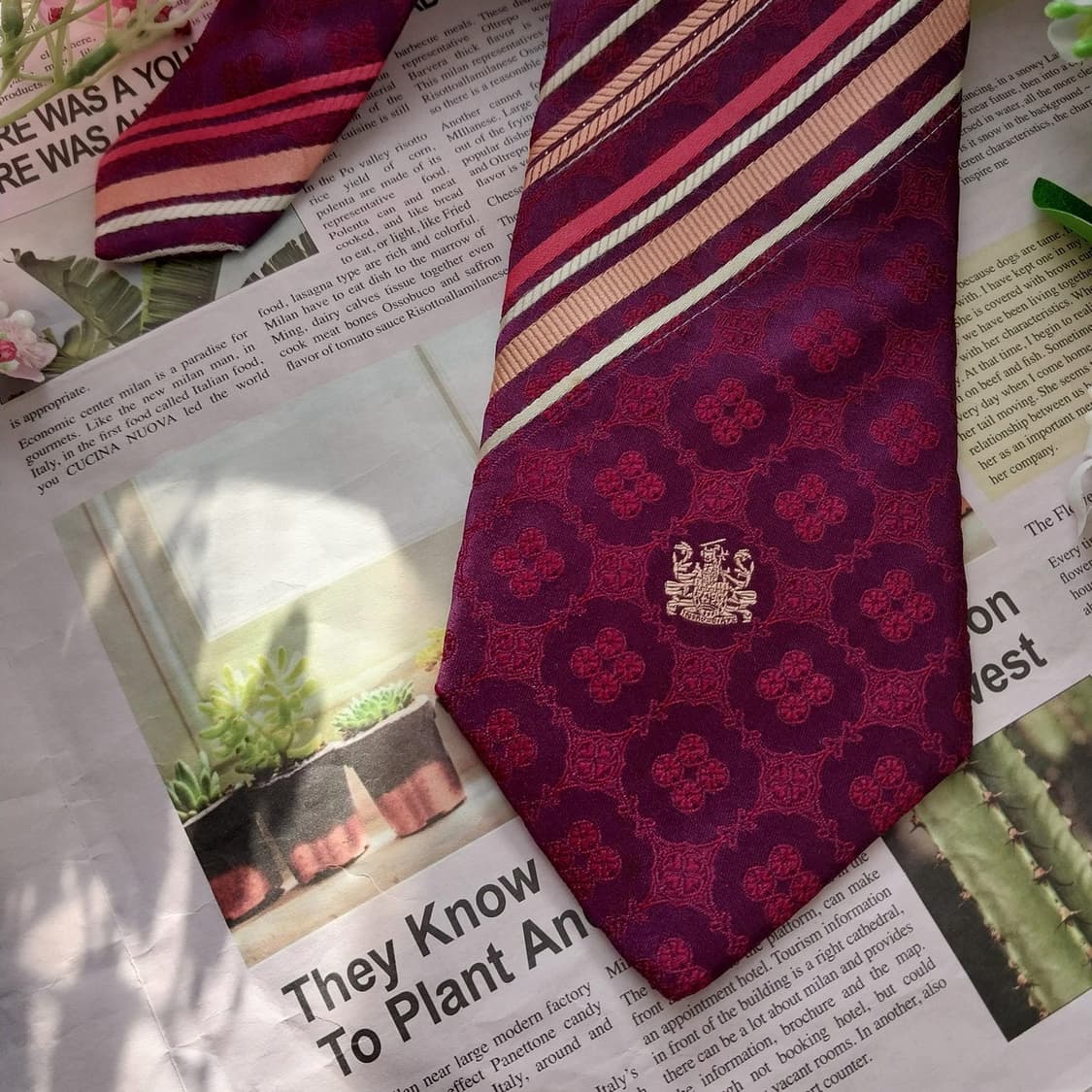 아쿠아스큐텀 실크 스트라이프&엠블럼 넥타이 9cm A+등급 K1539
 상품이미지3