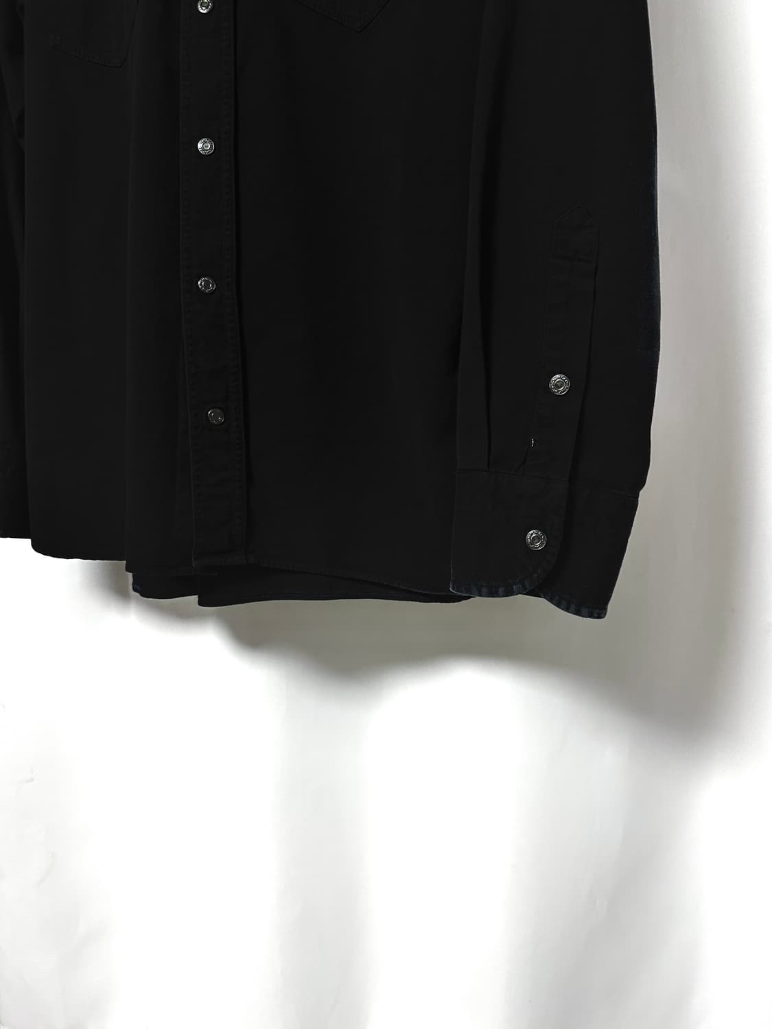 TOM FORD “ Western 블랙 워시드 셔츠 상품이미지3