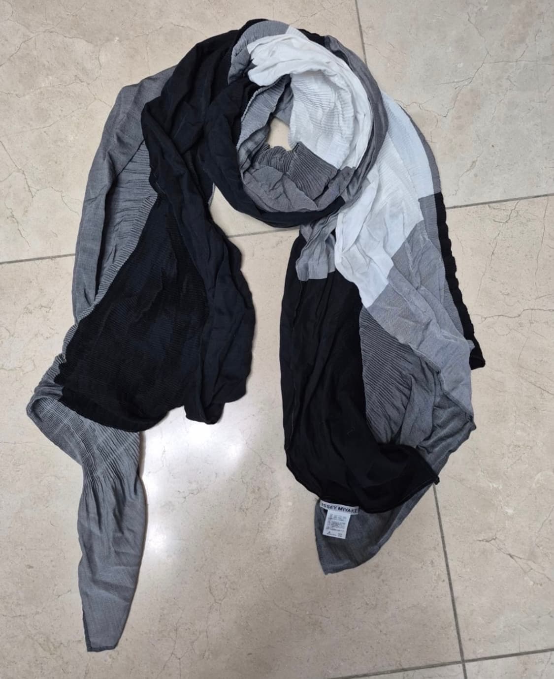 (네고가능)이세이미야케 플리츠플리즈 리미티드 스카프 상품이미지1