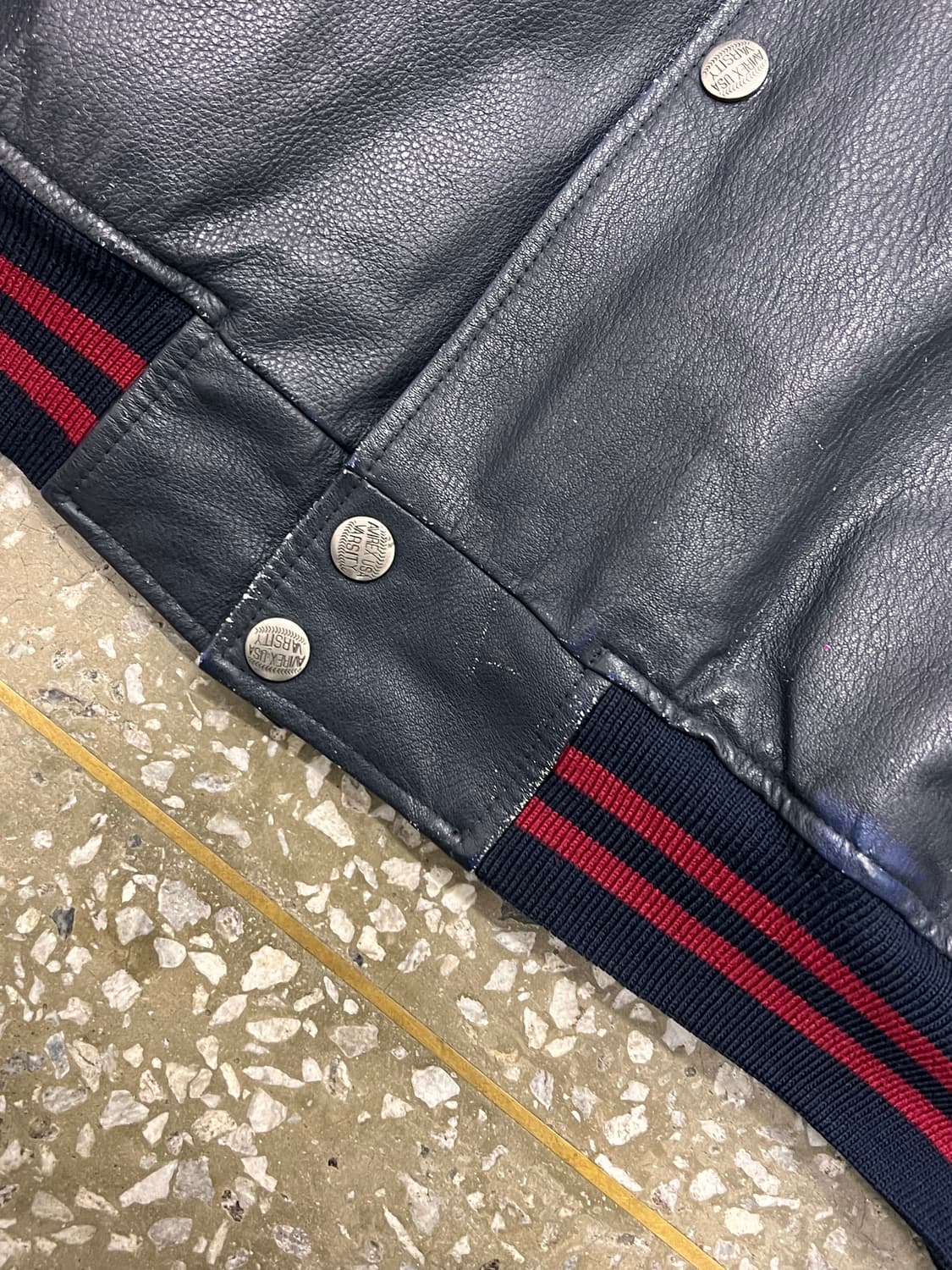 Avirex Wolf Cowhide Varsity Jacket  상품이미지5