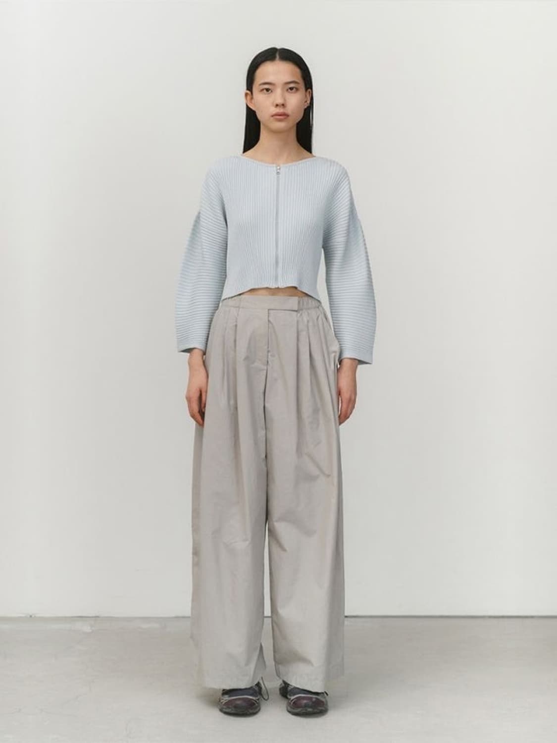 아모멘토 핀턱 팬츠 AM23SSW05PT 상품이미지1