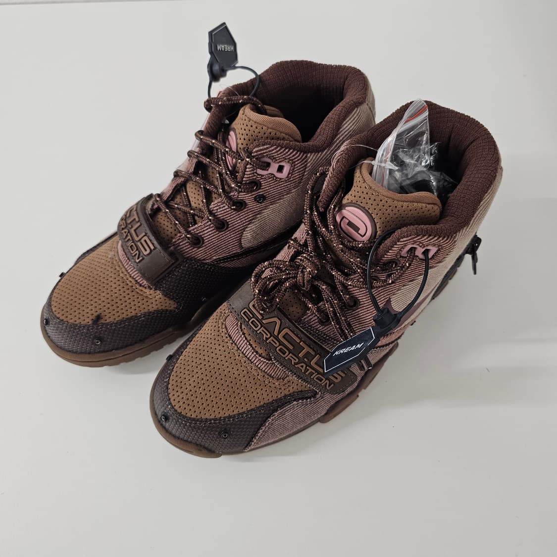 나이키 x 트래비스 스캇 에어트레이너 1 상품이미지2