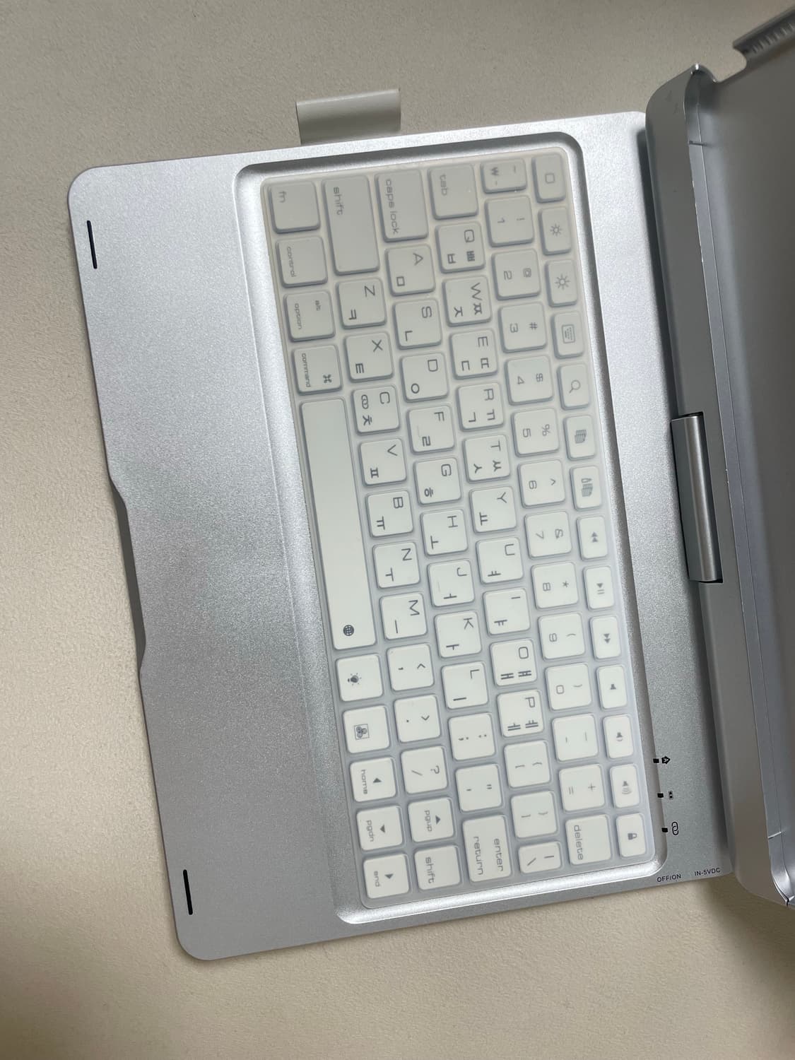 아이패드전용 블루투스 한글 키보드 케이스(실버) 상품이미지3