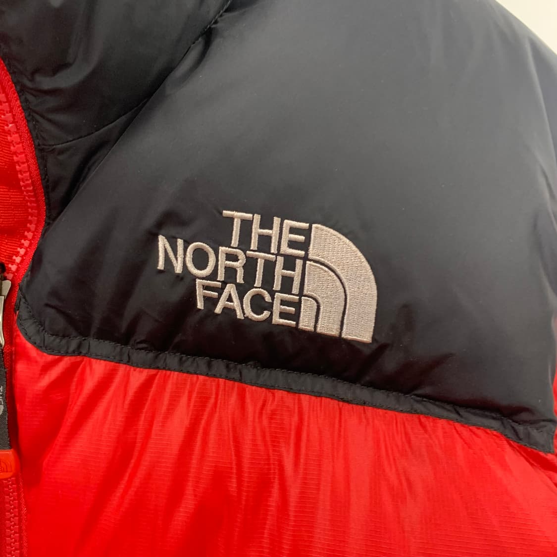 노스페이스 눕시 700 레드 패딩 상품이미지4