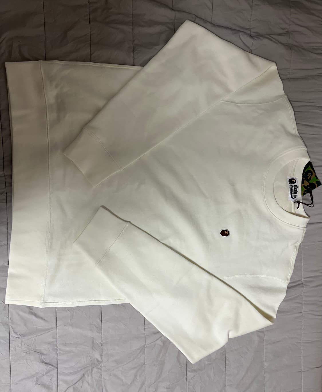 [새상품] 베이프 원포인트 맨투맨 상품이미지1