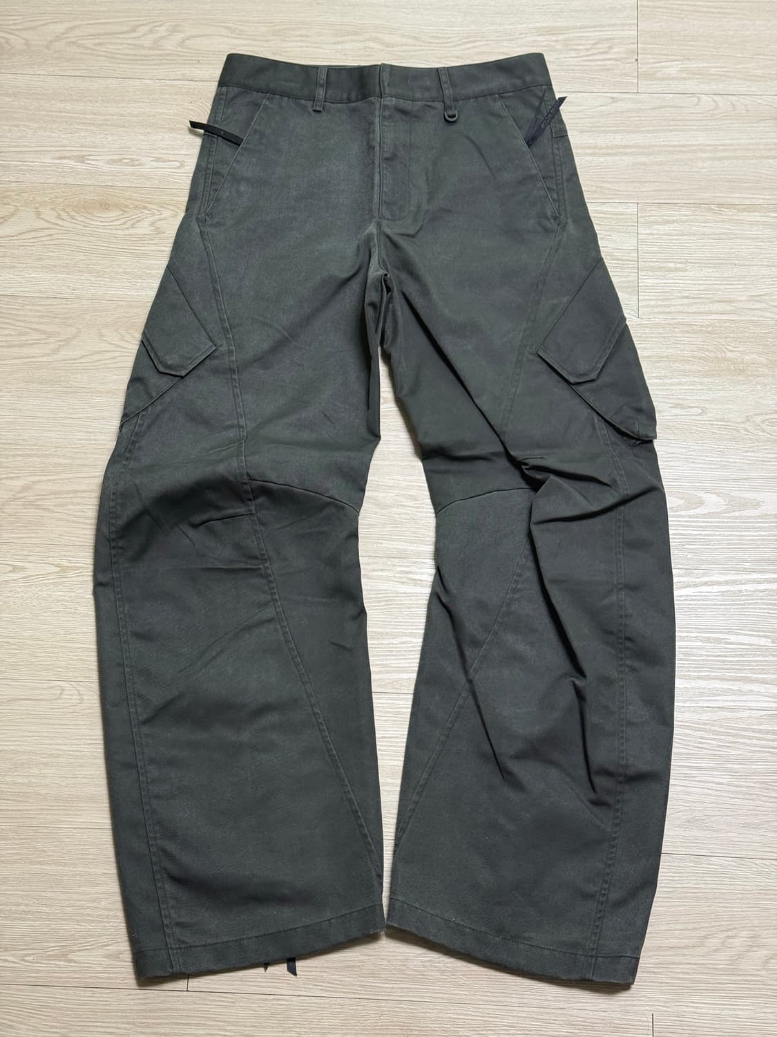 [S] 지용킴 코오롱스포츠 아웃포켓 3D 팬츠 카키 그레이 상품이미지1