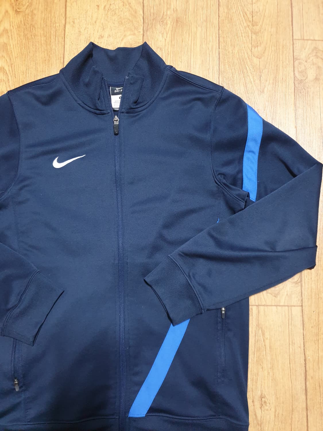 1108 나이키 운동복 집업 90 사이즈입니다 상품이미지3