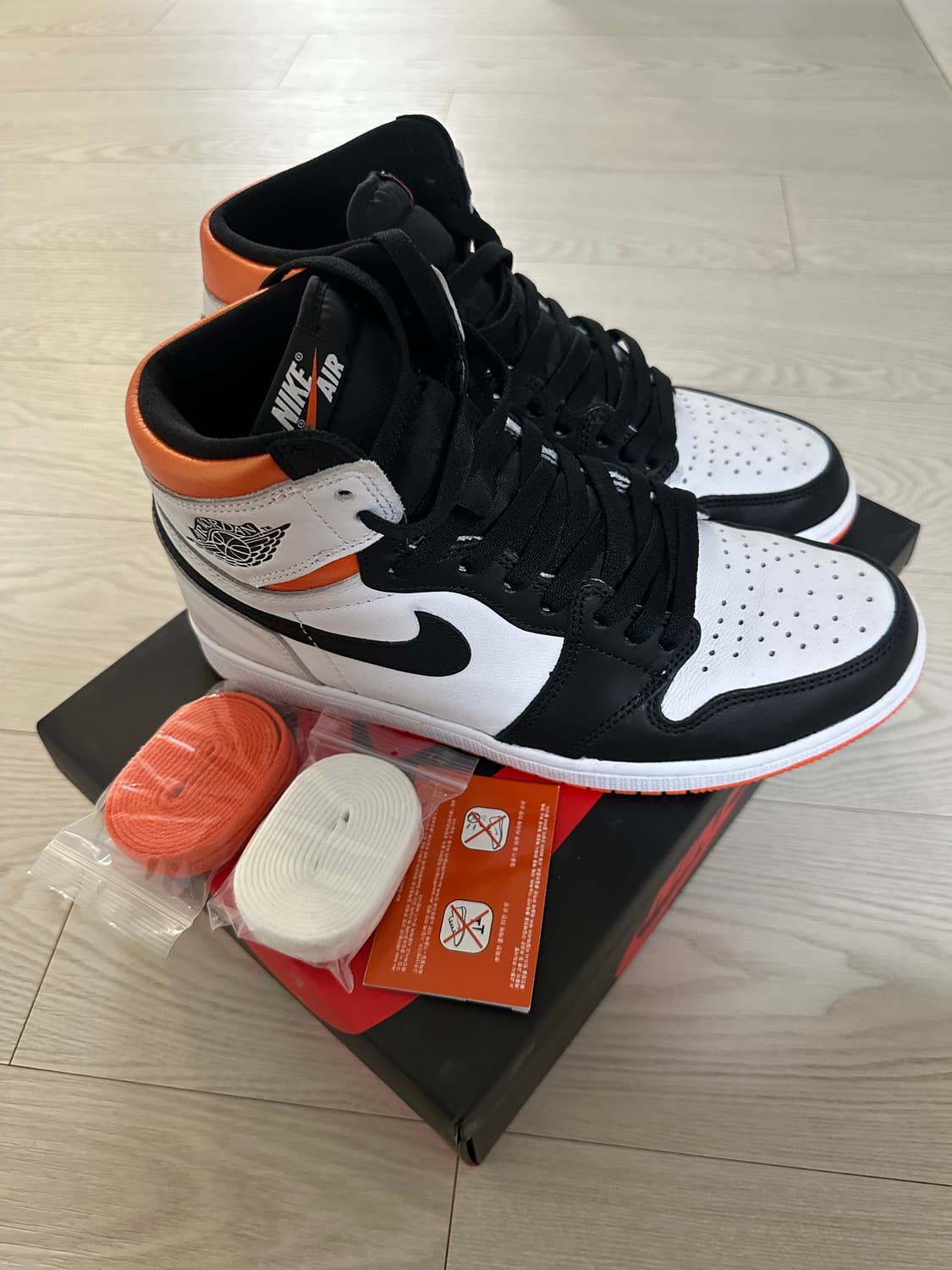 조던 1 레트로 하이 OG 일렉트로 오렌지 270mm 중고 상품이미지1