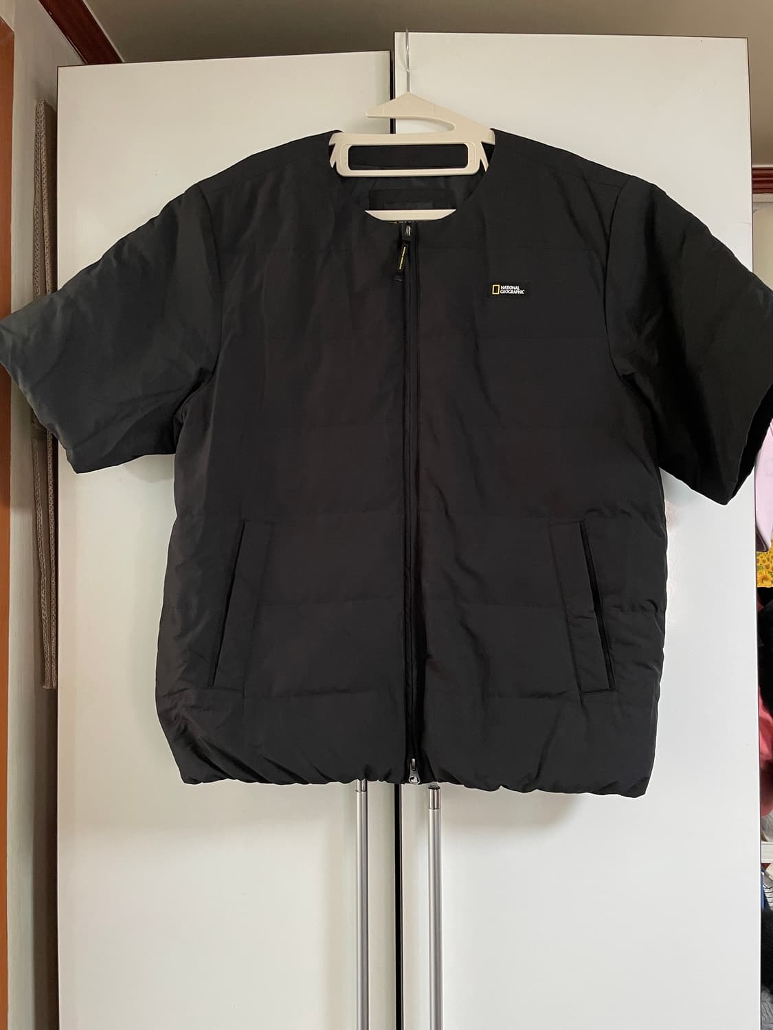 내셔널지오그래픽 U넥 경량 덕다운 반팔 점퍼 상품이미지1