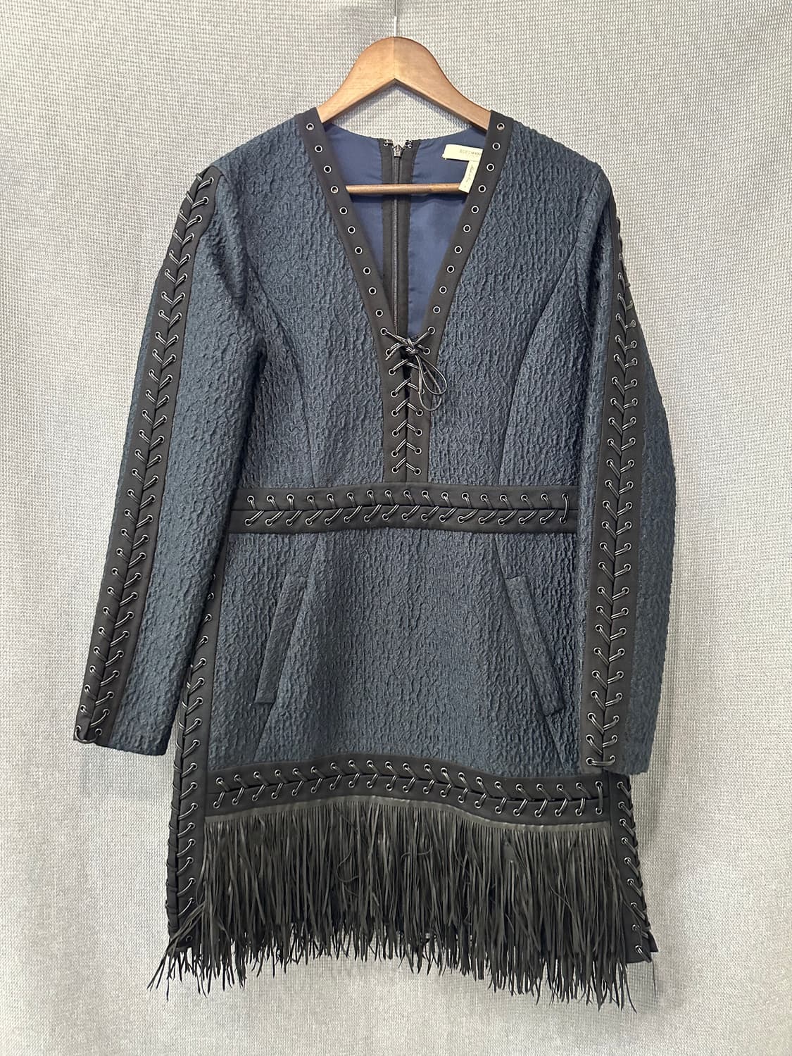 BCBGMAXAZRIA 레이스업 프린지 원피스 상품이미지1