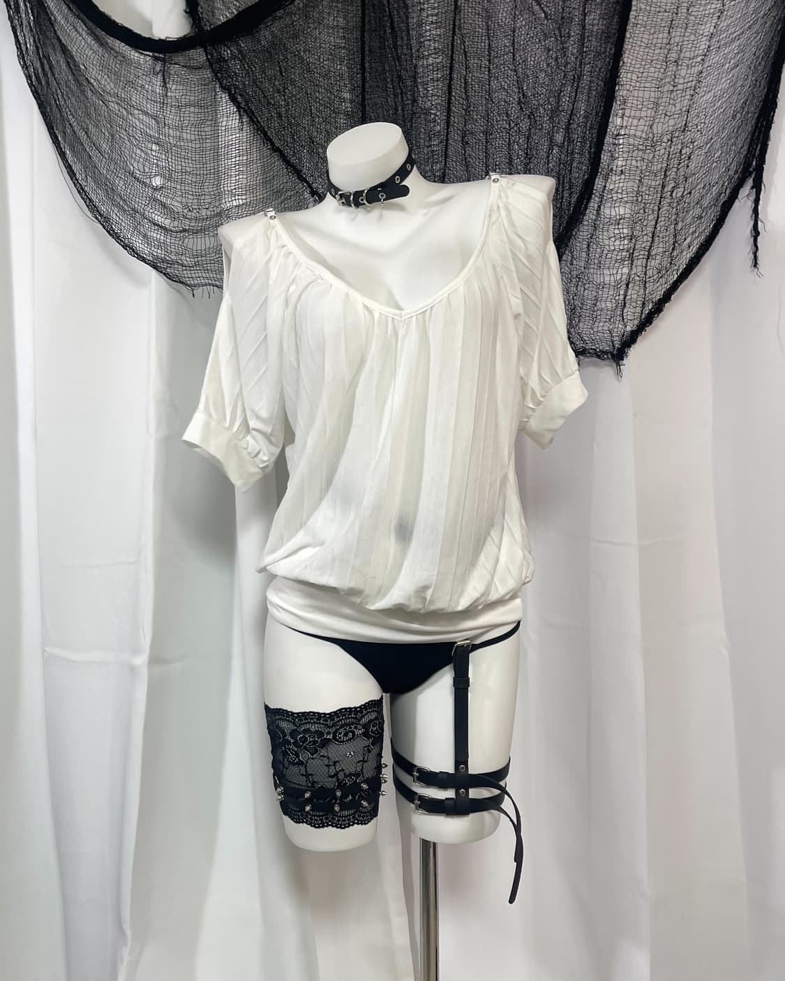 white cubic t-shirt 상품이미지1