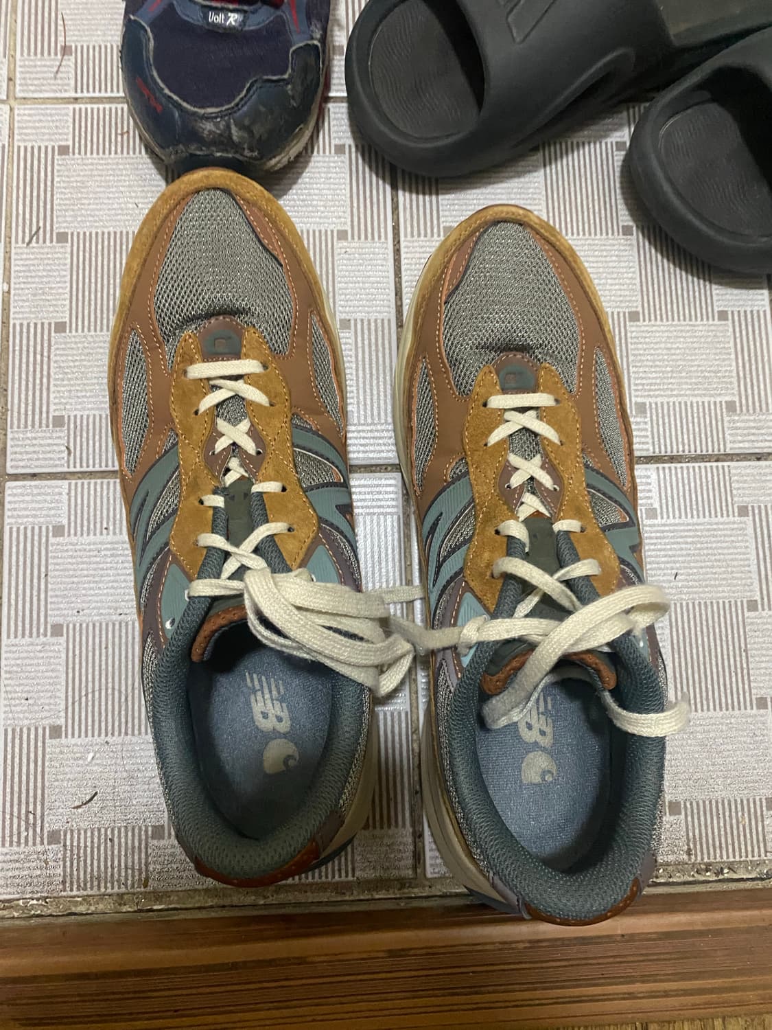 뉴발란스 X 칼하트 990v6 상품이미지2