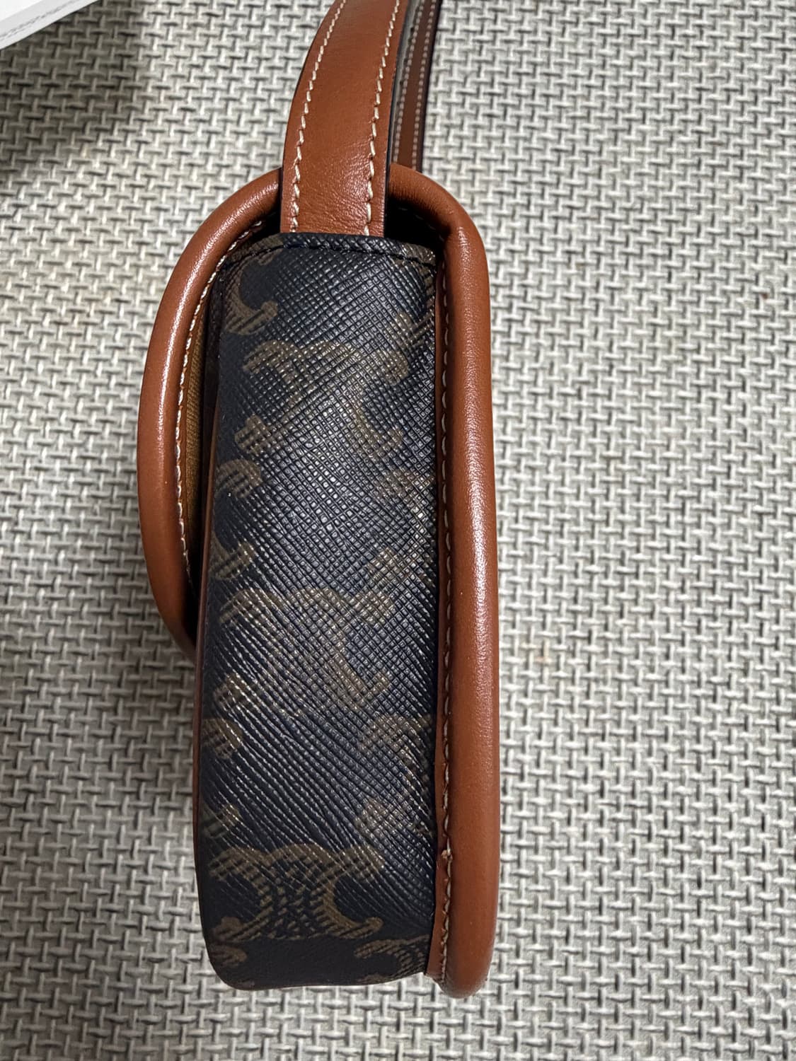 24ss[백화점판/새상품급]셀린느 트리옹프 베사체 미니백 상품이미지5