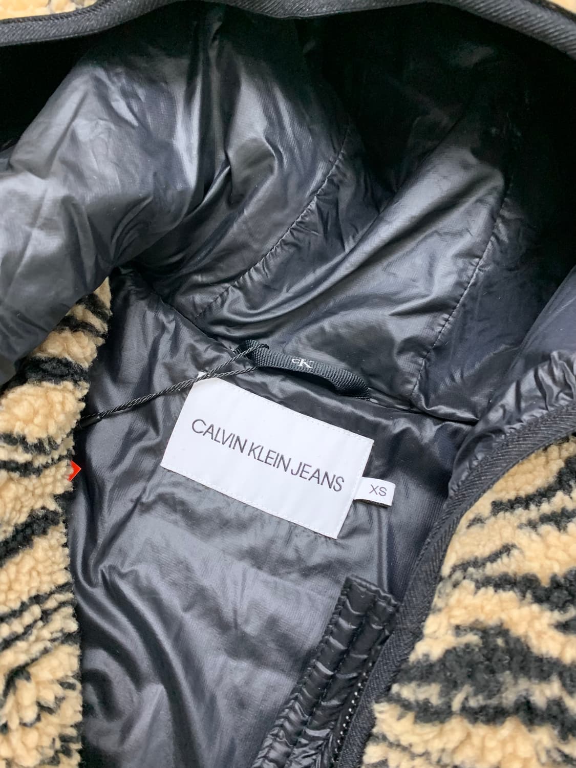 켈빈 클라인 지브라 패턴 폴리스 후드집업 상품이미지4