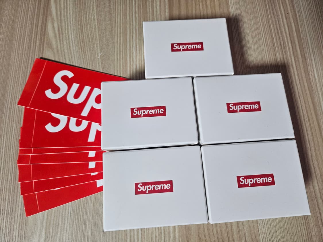 (한정판)슈프림 디카 키링 미개봉 새상품(스티커3장드림) 상품이미지1