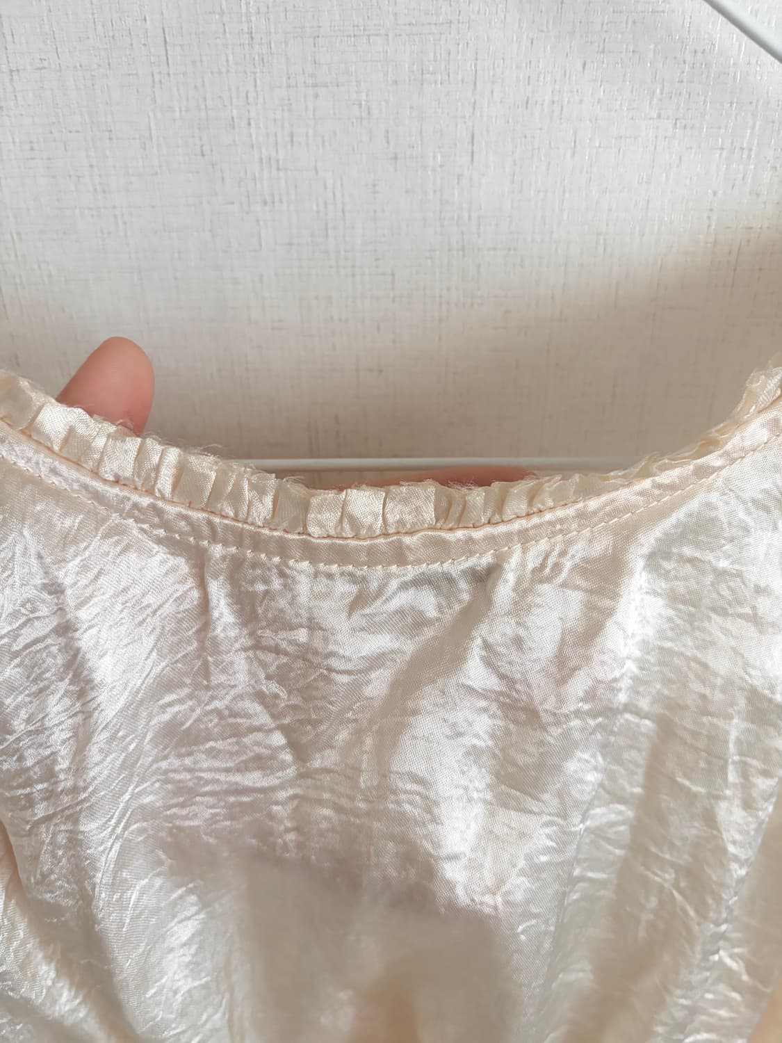 리본빛 Tippy Shirring Blouse Peach 상품이미지9