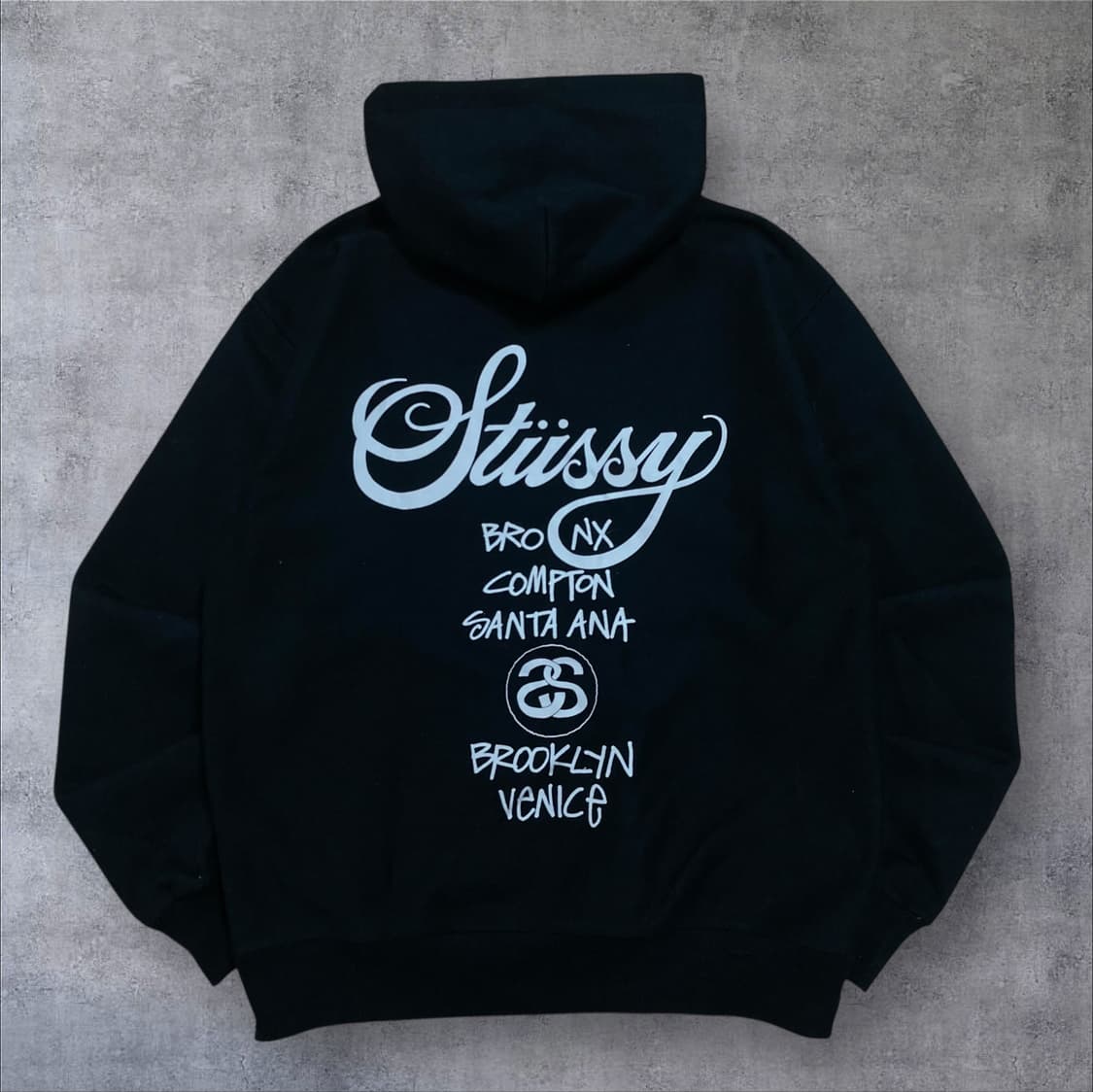 스투시 월드투어 빅로고 블랙 후드티 상품이미지1