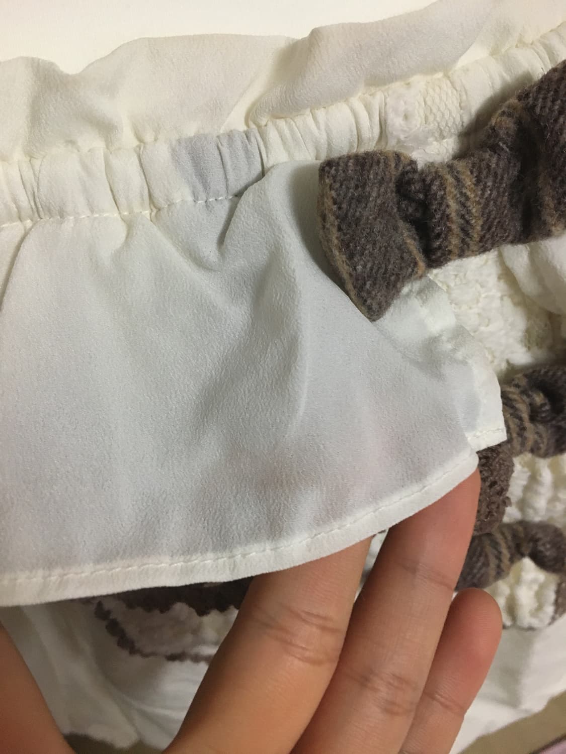 Lizlisa 리즈리사 고전 핀터깔 라떼갸루 오프숄더 블라우스 상품이미지4