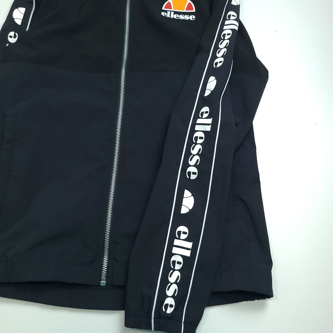 택포]엘레쎄 올드스쿨맛 바람막이 S 상품이미지3